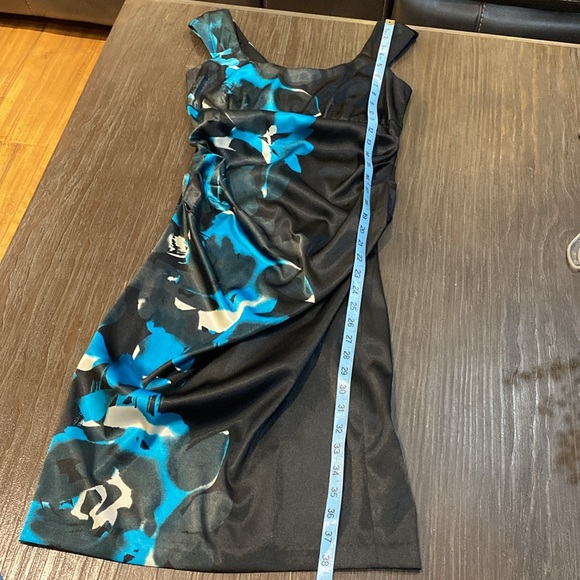 Jessica ladies dress in size 6 petite. Black with floral detailing. - Picture 7 of 7